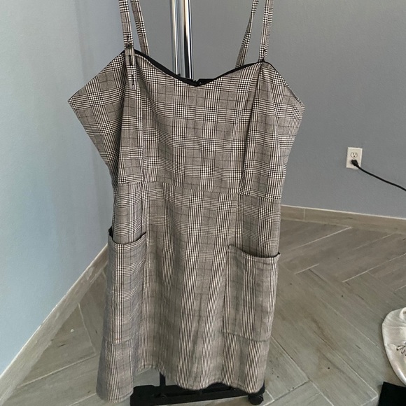 Dress - Picture 1 of 3